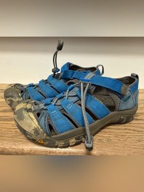 KEEN Newport H2 Youth Sandals | Size 4 | Blue